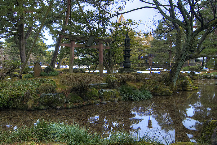 kanazawa kenrokuen torii